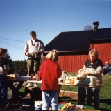 Ødegården 1994.Joar Auråen holder tale for Farsjø Vel.