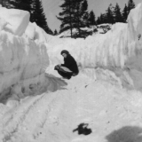 Henny Tisjø, snøvinteren 1951,oppe på bryggerhusbakken.