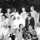Bilde av Sannidal Sanitetsforening er tatt 1931 eller 32.