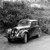 Dette er den staselige gamle bilen til Vafos Bruk
