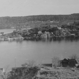 Taatøy, østenfor Manodden sagbrug