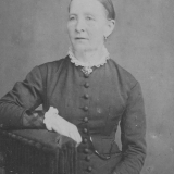 Regine A.Jensen H .født 1821 død 1910 . Hun ble 89 ½ gammel