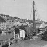 Liv på brygge i Blindtarmen Kragerø. Bildet er antakeligvis fra 1950 tallet